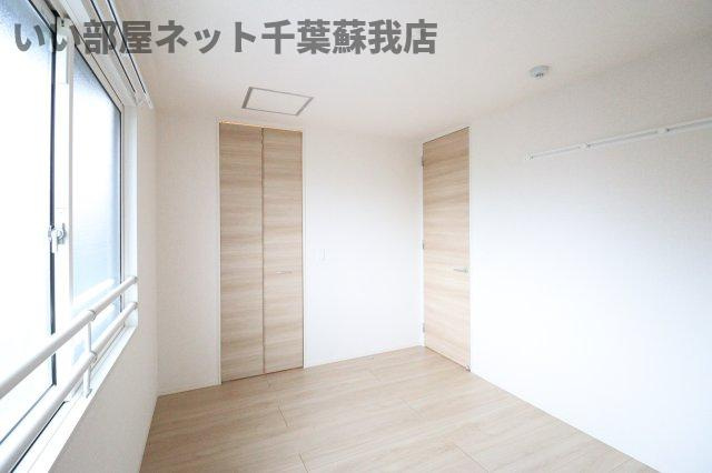 GMコート　Bの寝室|広くて明るい寝室