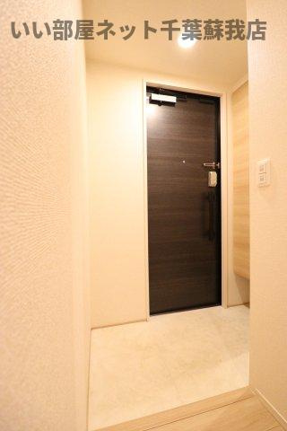 GMコート　Bの玄関|収納もある玄関です