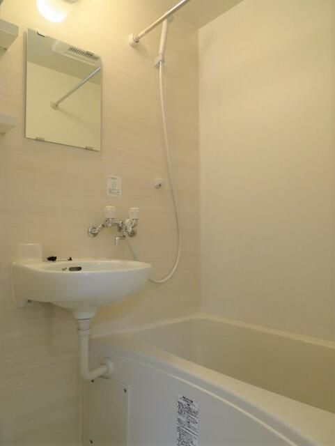 ブライトアース巣鴨の浴室