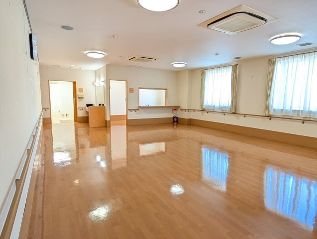 津山市二宮　デイサービス跡の洋室|食堂