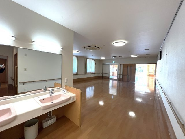 津山市二宮　デイサービス跡の洋室|食堂