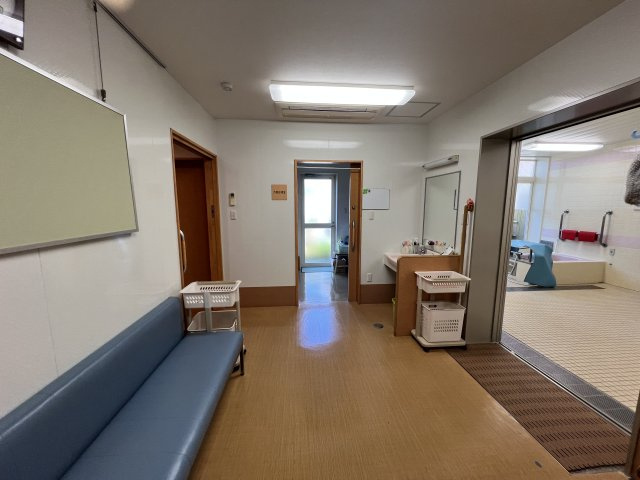 津山市二宮　デイサービス跡の洗面所|広い脱衣所