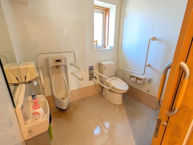 津山市二宮　デイサービス跡のトイレ