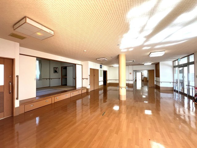 津山市二宮　デイサービス跡の居間・リビング|ホール
