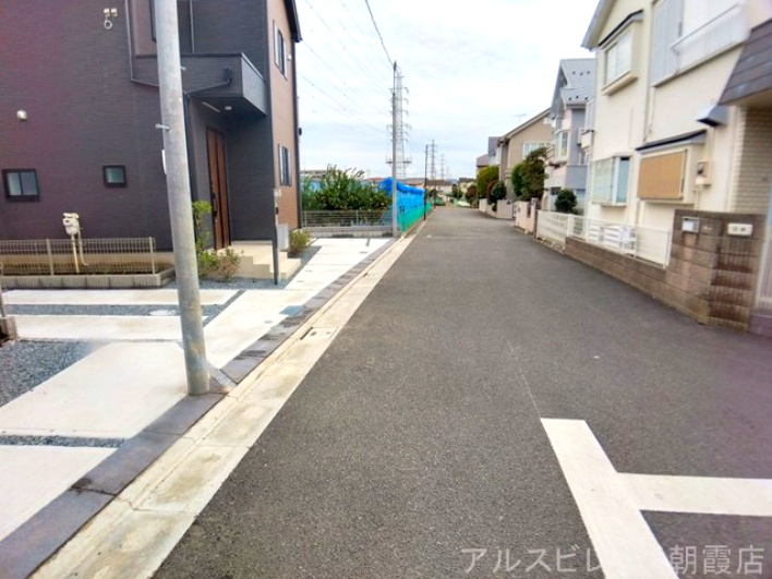 新築一戸建　練馬区南大泉　全15棟の前面道路含む現地写真