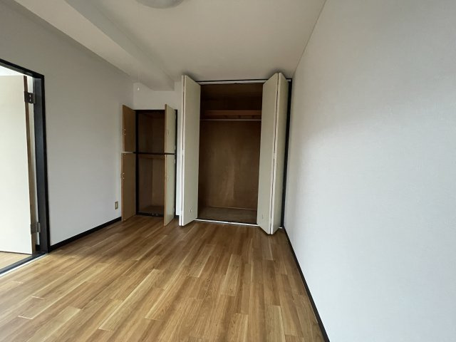 グロリィハイツの洋室