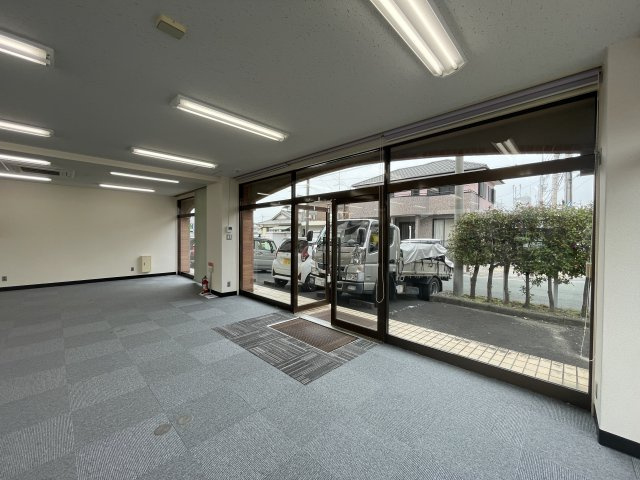 遠鉄浜北ビル（事務所）の玄関