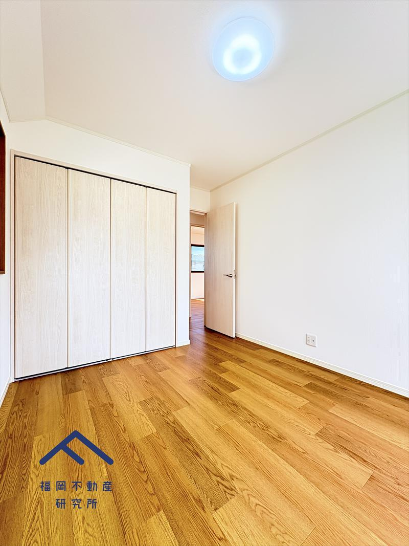 南区鶴田４丁目　戸建ての洋室