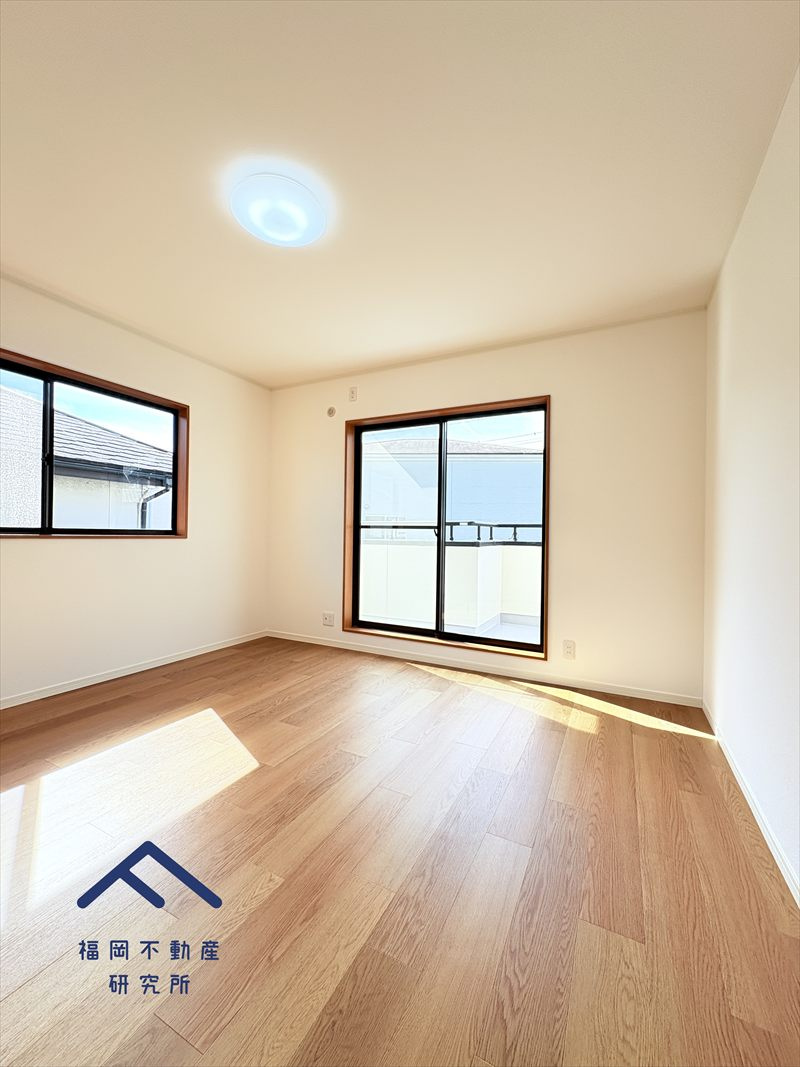 南区鶴田４丁目　戸建ての洋室