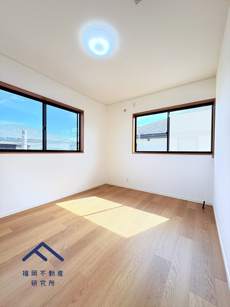 南区鶴田４丁目　戸建ての洋室