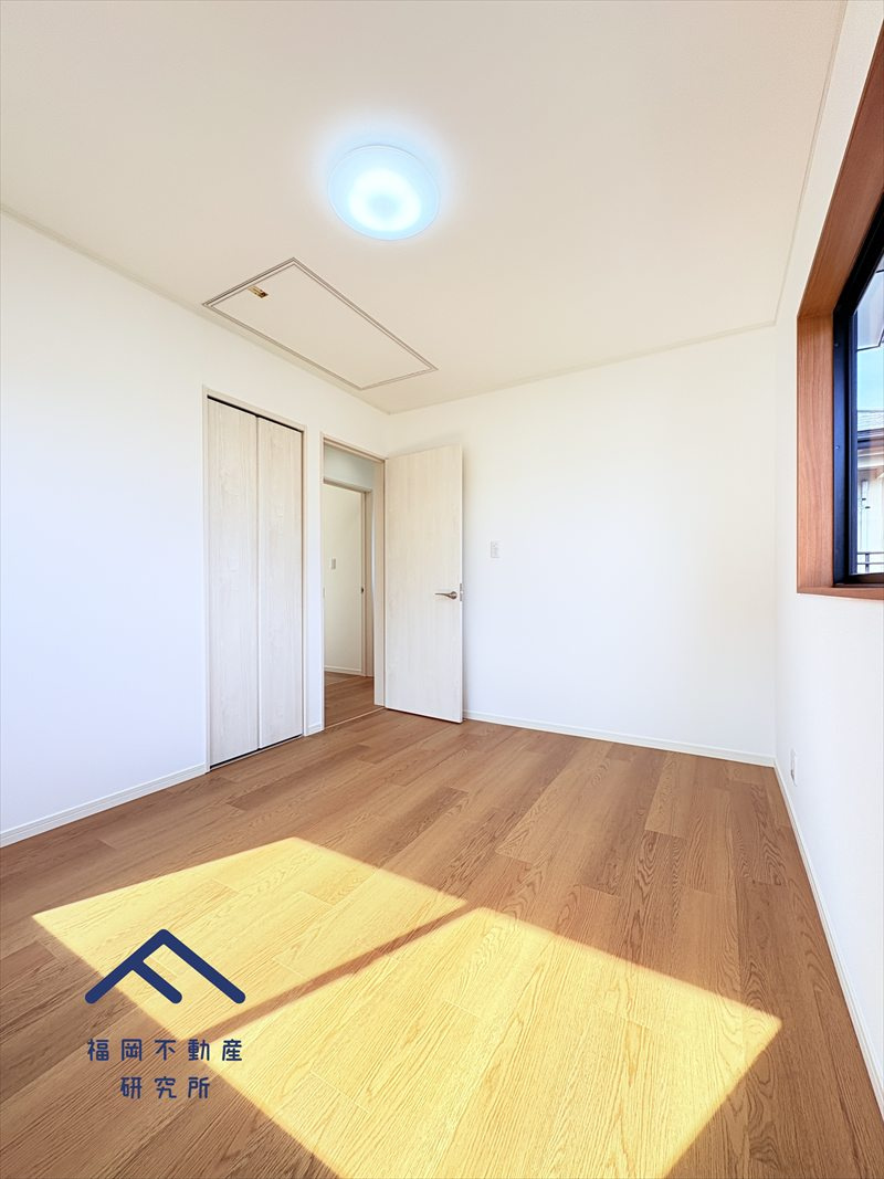 南区鶴田４丁目　戸建ての洋室