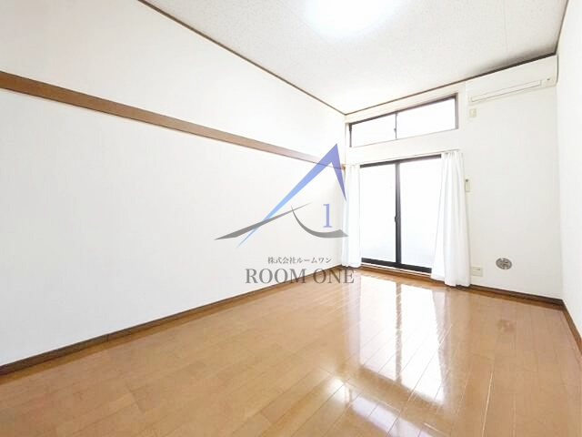 メインシティガーデン　アゼリアⅡの居間・リビング|洋室のお部屋です。