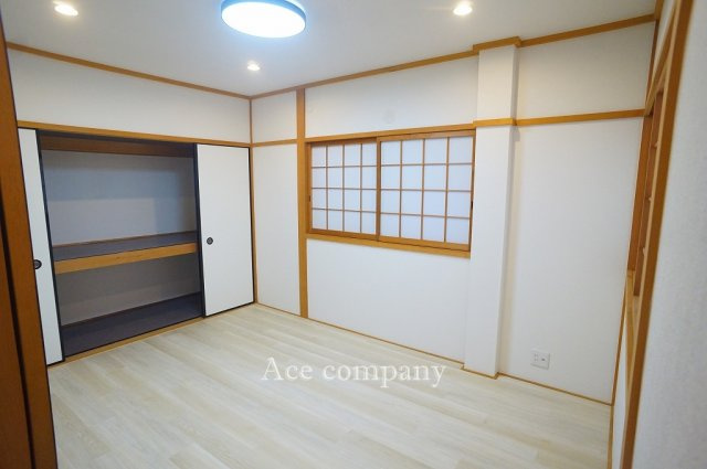 【子供部屋】 | 八尾市宮町1丁目 | 【1階：洋室6帖】リフォームで和室から洋室になりました☆大容量の押入れ完備です♪