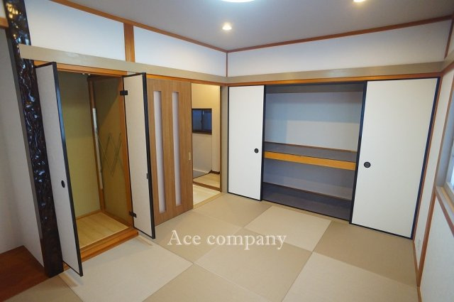 【内装】 | 八尾市宮町1丁目 | 【2階：和室6帖】大容量の押入れ完備です♪