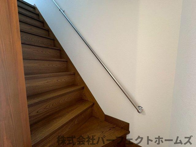 走谷2丁目戸建の内装|明るい色調の室内です