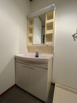 【洗面所】 | メゾン小峯 | ゆったりとスペースのある洗面所