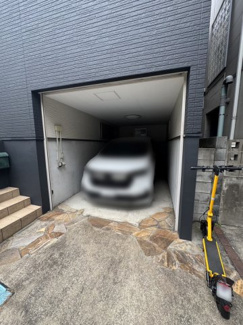 【駐車場】 | ベンツGクラス、アルファードなど大型車駐車可能なビルトインガレージ！
2025年11月14日撮影