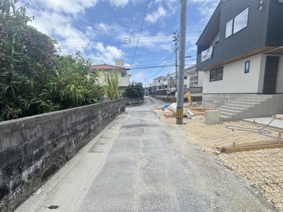 【前面道路含む現地写真】 | 豊見城市名嘉地（全3棟）1・2号棟 | ※南側4m道路♪