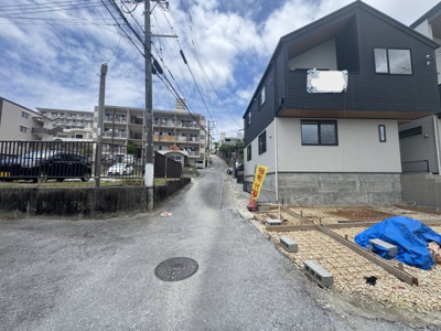 【前面道路含む現地写真】 | 豊見城市名嘉地（全3棟）1・2号棟 | ※西側4m道路♪