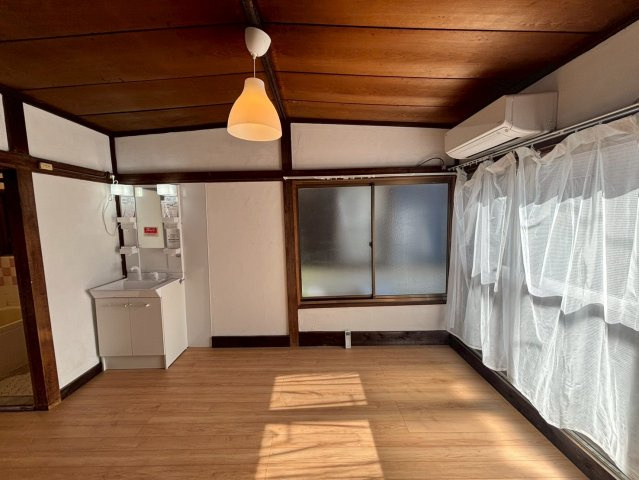 太田窪5丁目貸家の居間・リビング