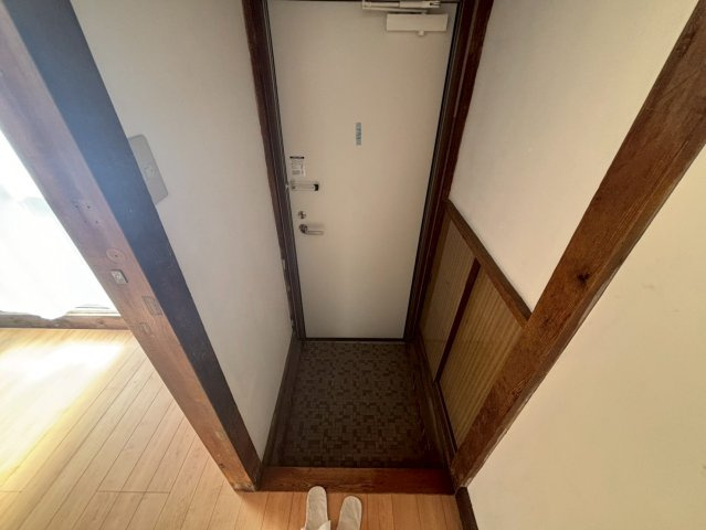 太田窪5丁目貸家の玄関