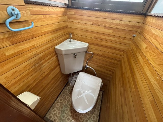 太田窪5丁目貸家のトイレ