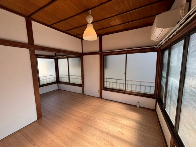 太田窪5丁目貸家の洋室