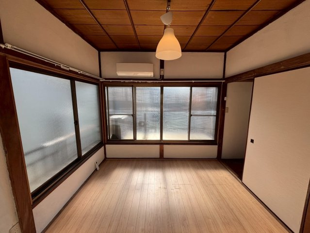 太田窪5丁目貸家の洋室