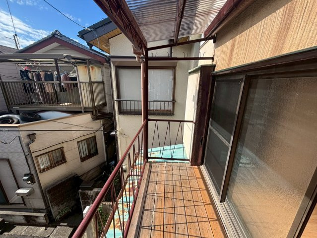 太田窪5丁目貸家のバルコニー