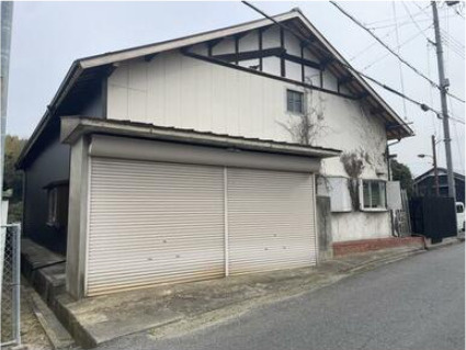 湖南市下田の倉庫の外観