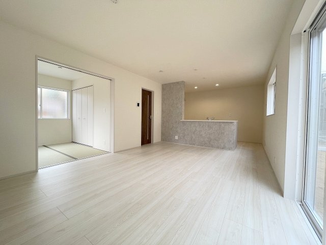 三郷市彦糸1丁目　新築戸建　全5棟　5号棟の居間・リビング|同施工会社の参考写真になります。