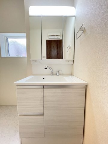 三郷市彦糸1丁目　新築戸建　全5棟　5号棟の独立洗面台|同施工会社の参考写真になります。