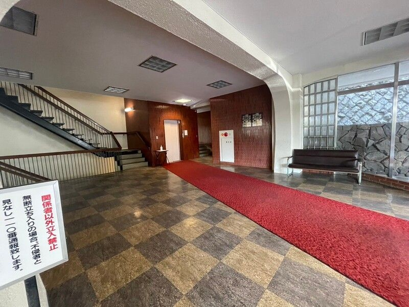 ニュー代々木マンションのエントランス