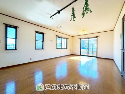 【居間・リビング】 | 宇都宮市鶴田３丁目戸建 | 