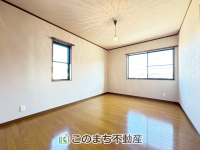 【洋室】 | 宇都宮市鶴田３丁目戸建 | 大切なプライベート空間は、趣味に合わせて使って頂けるようシンプルに仕上げてあります。
