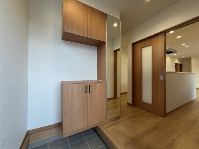 都城市高城町大井手の新築一戸建の玄関