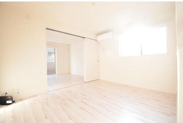 リラサーレの居間・リビング