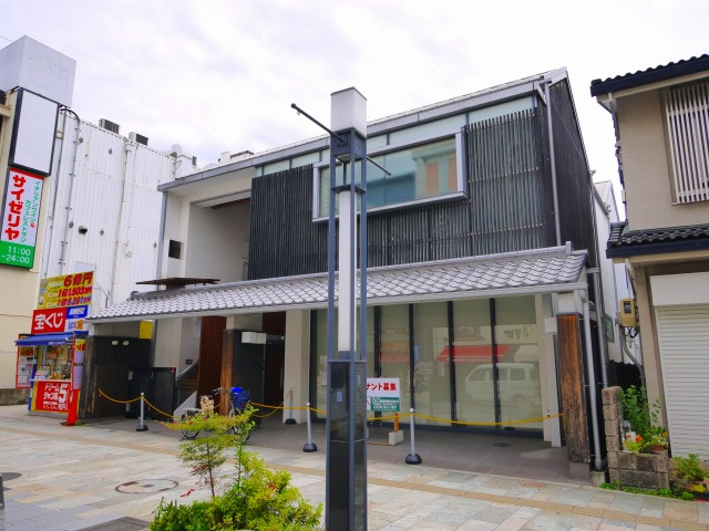 三条通り店舗の外観