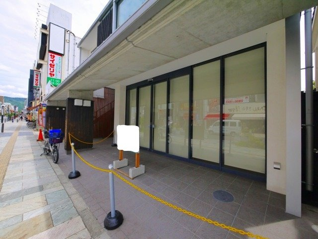 三条通り店舗の外観