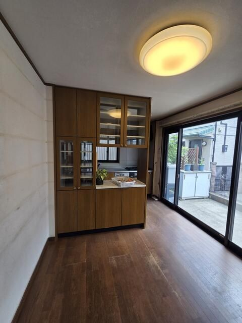 三鷹市中原３丁目の中古一戸建の居間・リビング