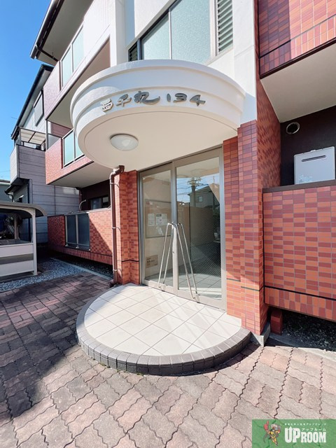 ファミーユ・レイのエントランス