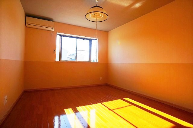 ハイツアーバンヒルズの居間・リビング