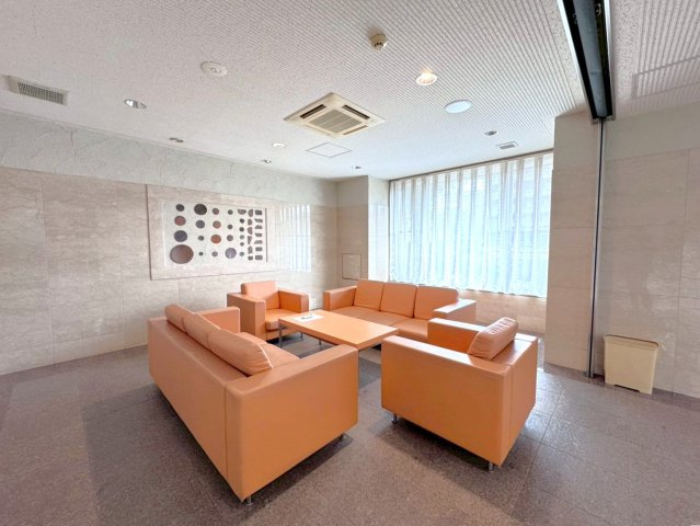 阪急と地下鉄の２沿線アクセス可◆全改装＆クロス全室張替◆ペット飼育可（規約有）◆アバンエスパス四条のエントランス|エントランス