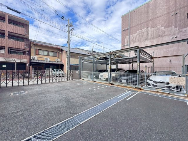 阪急と地下鉄の２沿線アクセス可◆全改装＆クロス全室張替◆ペット飼育可（規約有）◆アバンエスパス四条の駐車場|駐車場