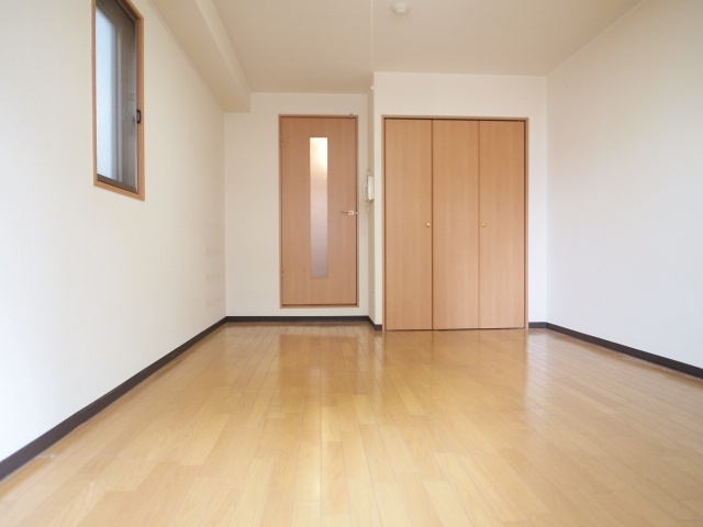 フィレンツェなんば南の洋室