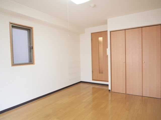 フィレンツェなんば南の洋室