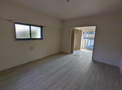 【居間・リビング】 | メイプルアンジュ | 14.6帖のきれいな洋室。