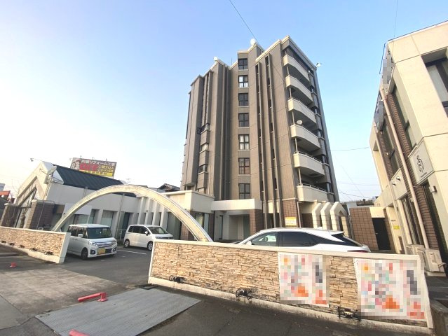 イーストガーデン杉の木館の外観