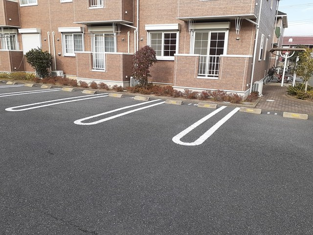 アバンツァート　富里Ⅱの駐車場