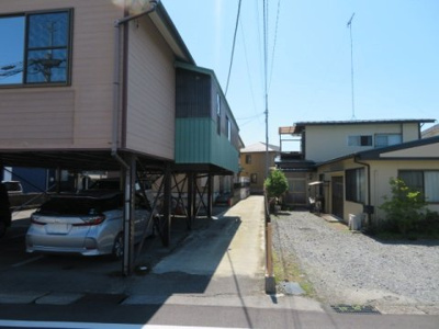 【駐車場】 | メゾンドアーサⅡ | 駐車場入り口